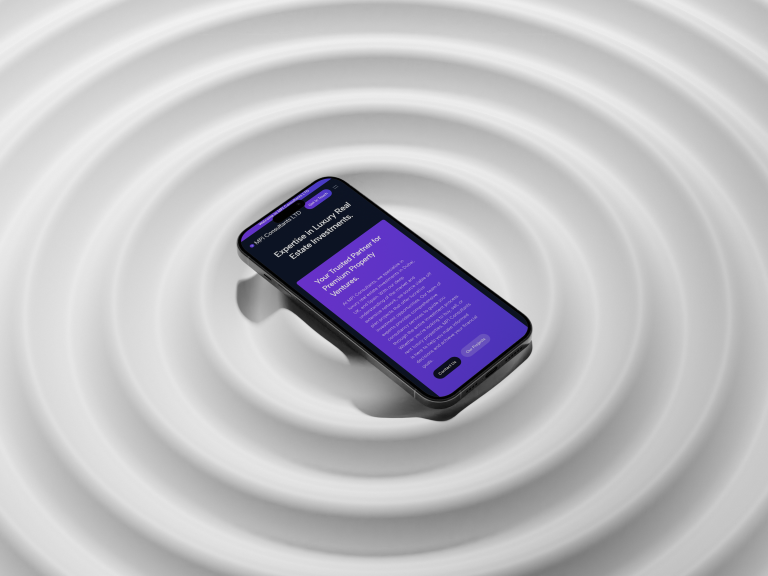 Teléfono móvil donde se muestra una web con diseño de Wittierra Design para empresa de inmuebles.