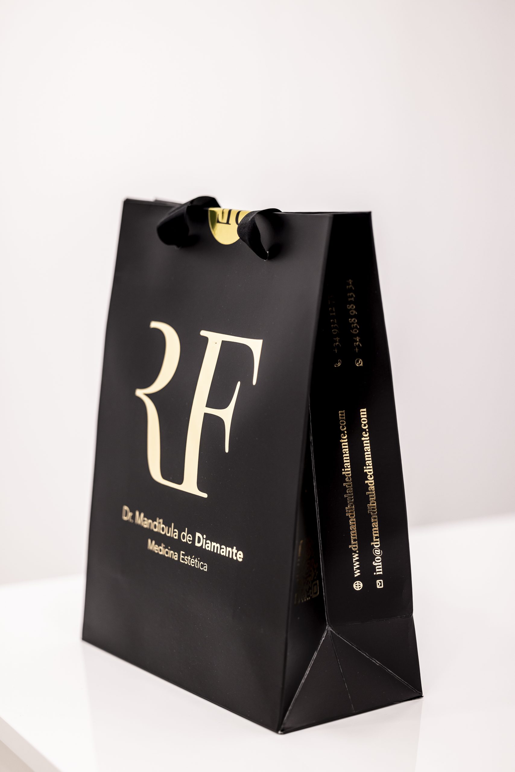 Bolsas de marca de la clínica Mandíbula de Diamante diseñadas por Wittierra Design